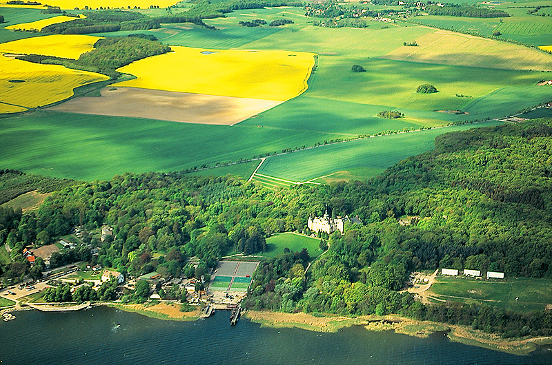zur Übersicht Flugaufnahmen Muttland